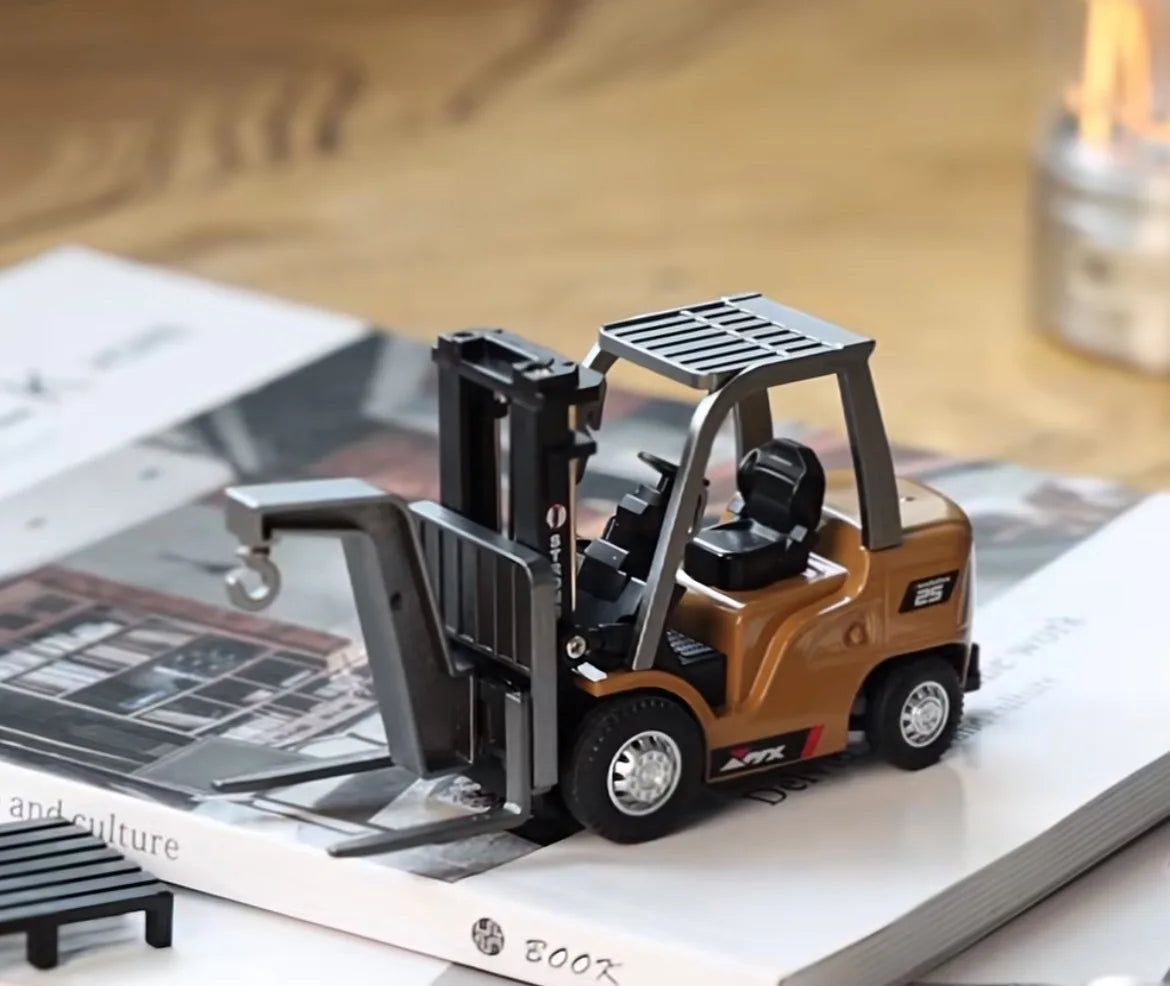 New 1/64 Remote-Controlled Alloy Forklift Engineering Vehicle Tabletop Toys Model Collection Gift For Boys